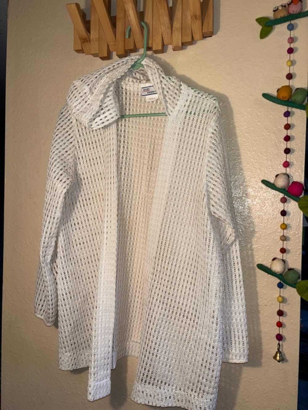 EUC vintage Avon Fashions open-knit duster or cardigan. It features a white, lig
